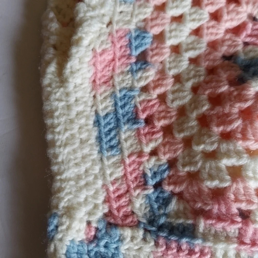 Vintage Y2K Blue Pink White Grannycore Granny Square Crocheted Crop Sweater … - Picture 6 of 12